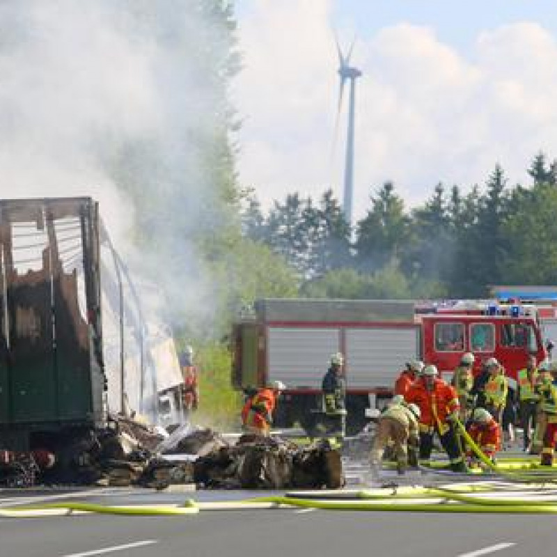 Scontro tra pullman e camion in Baviera, 18 morti