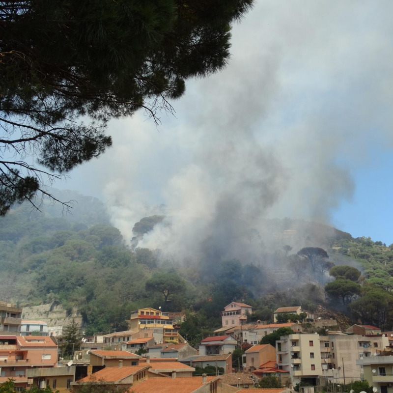 Messina, problemi idrici a causa degli incendi