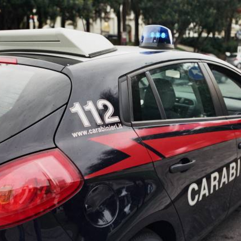 Aggrediscono i carabinieri dopo la festa del paese, arrestati