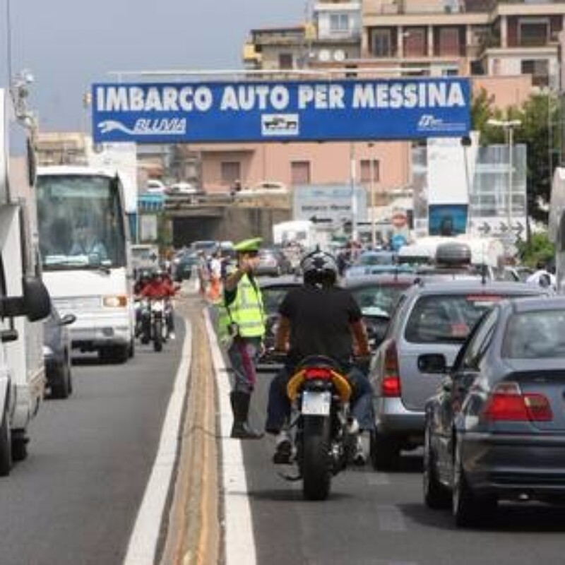 Villa, due ore di attesa agli imbarchi per la Sicilia