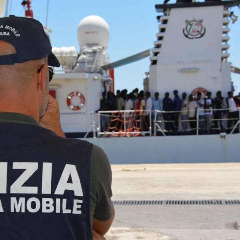 Nave Ong bloccata a Lampedusa per controlli