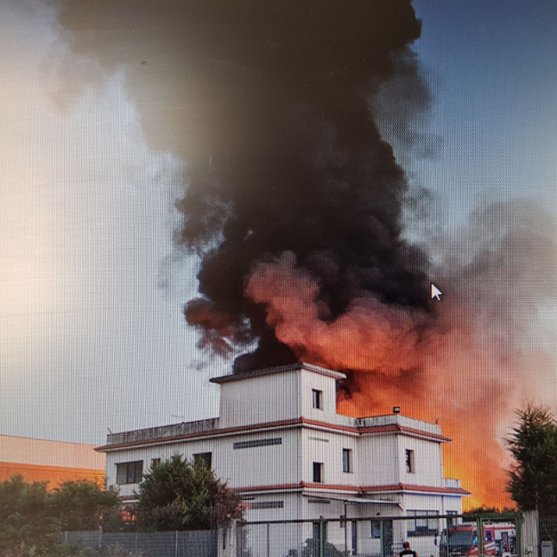 Incendi: Prefettura Reggio, monitoraggio quartiere Gioia T.