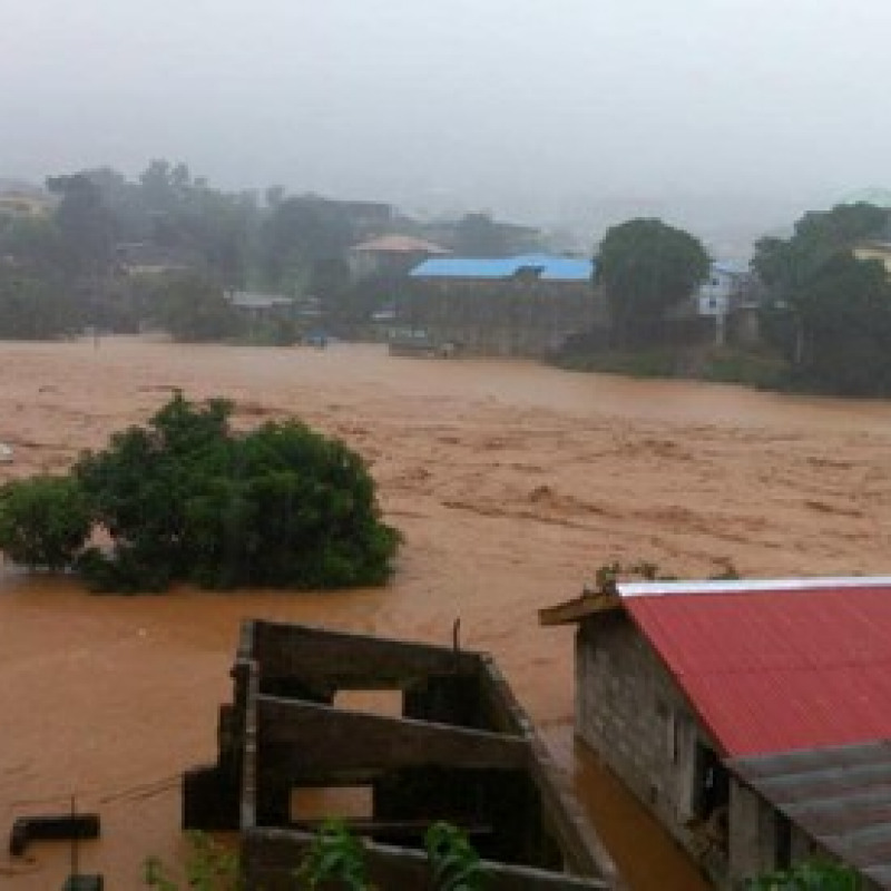 Alluvione colpisce capitale, oltre 300 morti