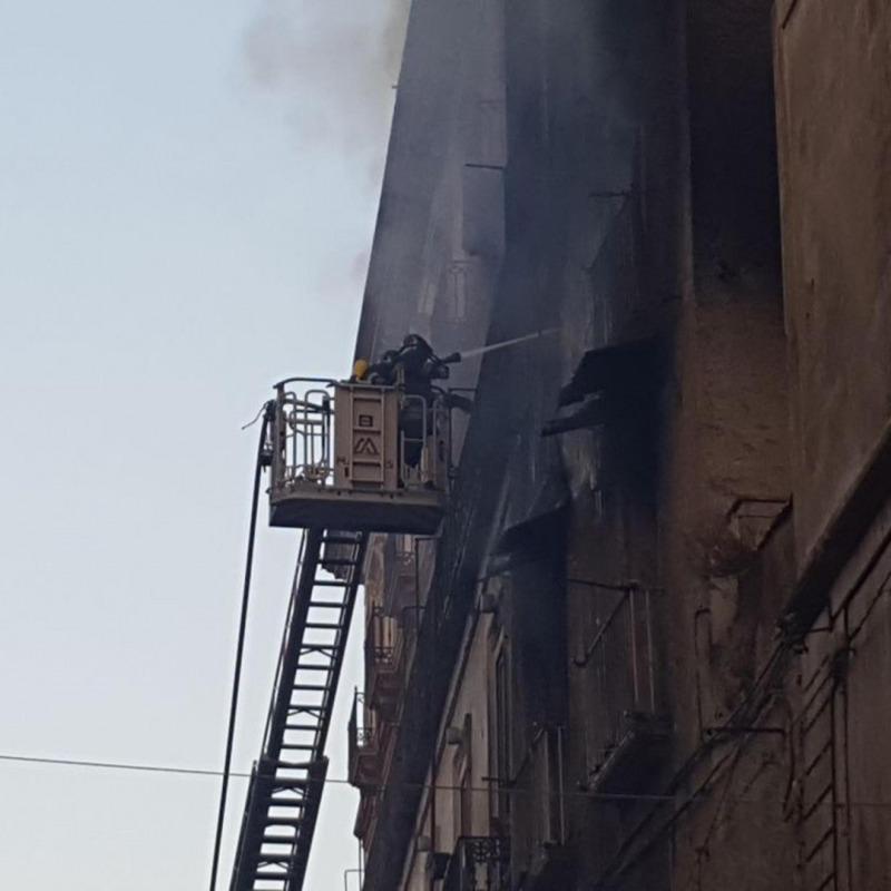 Incendio in appartamento centro, si temono vittime