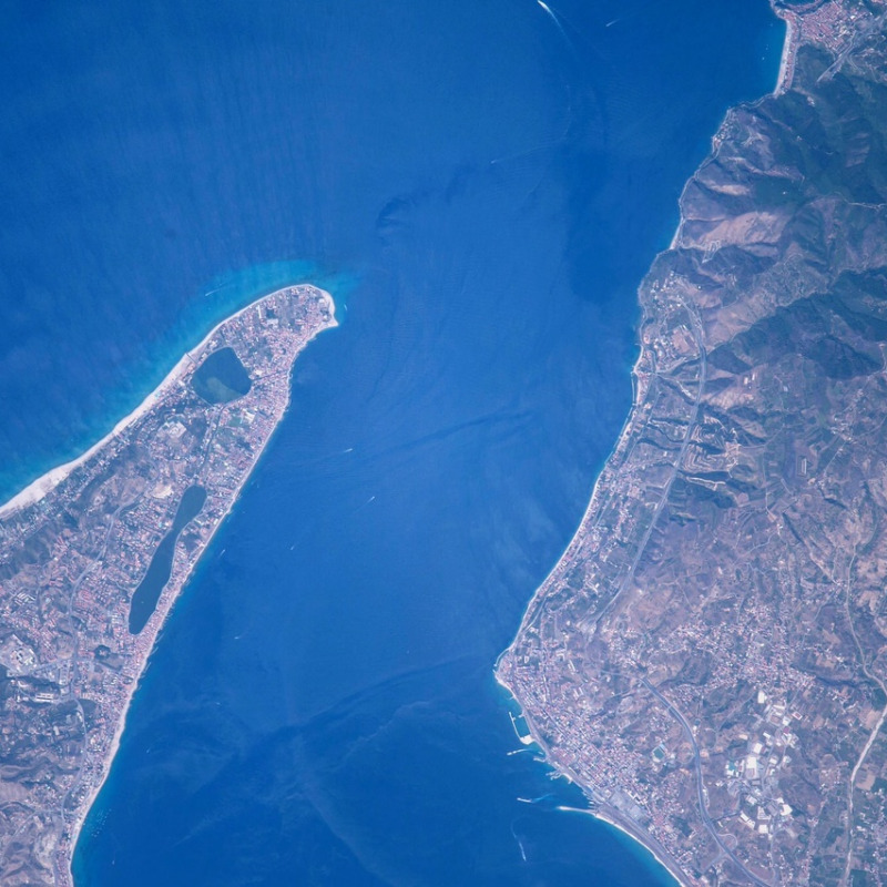 Lo Stretto di Messina visto dallo spazio