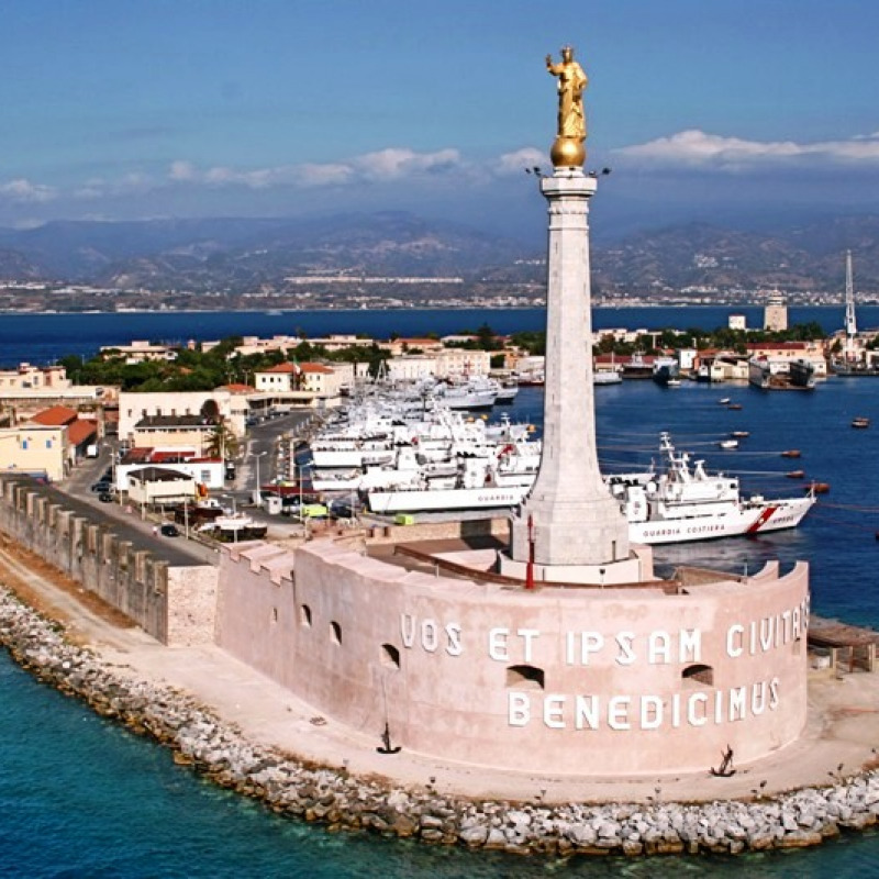 Il simbolo di Messina: il forte San Salvatore e la Madonnina