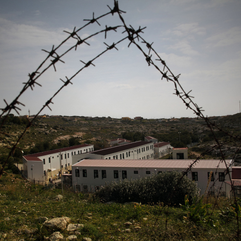 Lampedusa, la svolta: togliere l’hotspot