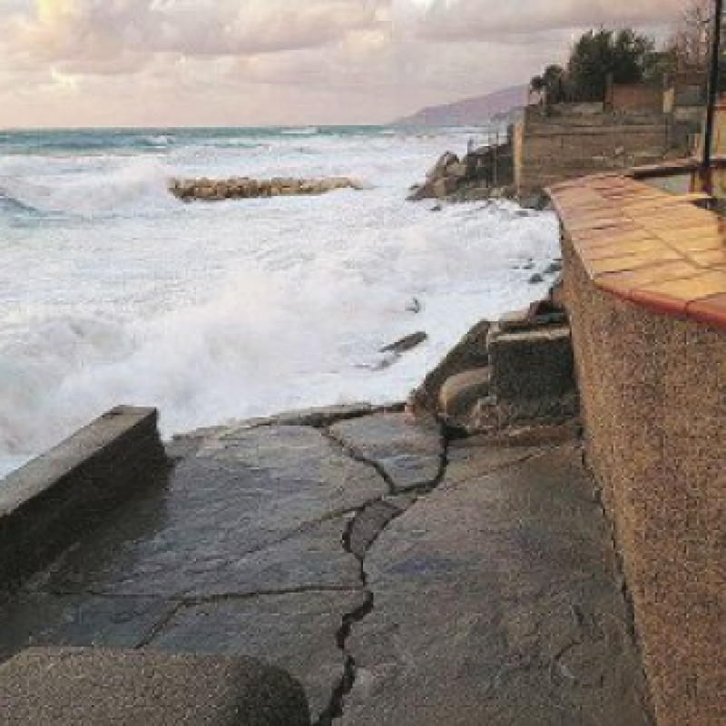 La costa tirrenica cosentina si lecca le ferite dell’erosione