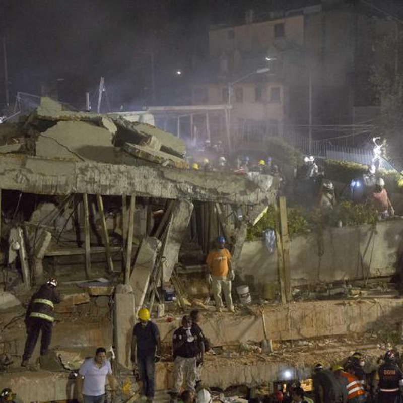 Terremoto in Messico, oltre 200 vittime. Crolla scuola, morti 26 bimbi