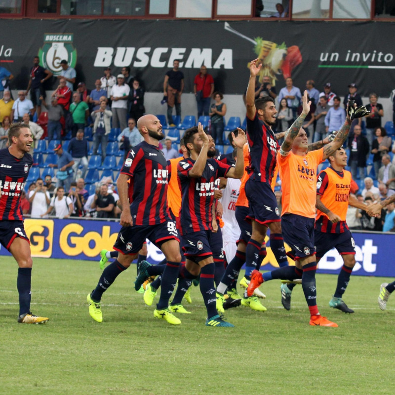 Crotone batte Benevento 2-0