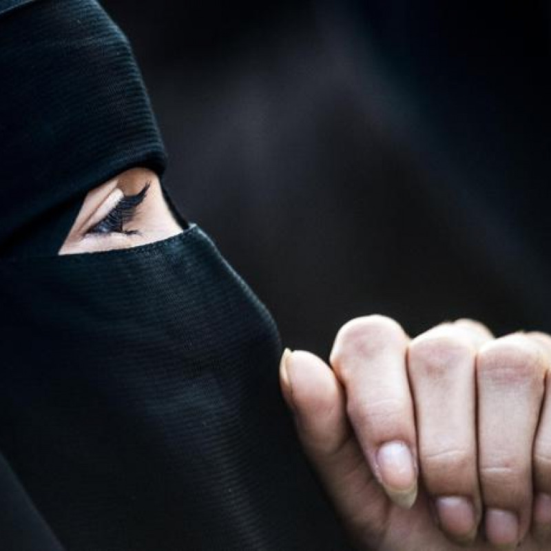 Il Quebec vieta il niqab e il burqa negli uffici