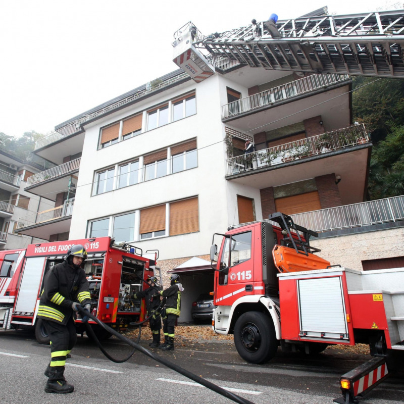 Fiamme in casa, morto padre gravissimi tre bambini