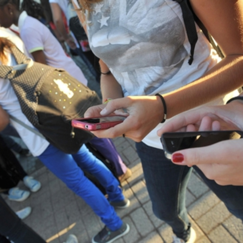 Liceali hot su Whatsapp, centinaia di foto finiscono in rete