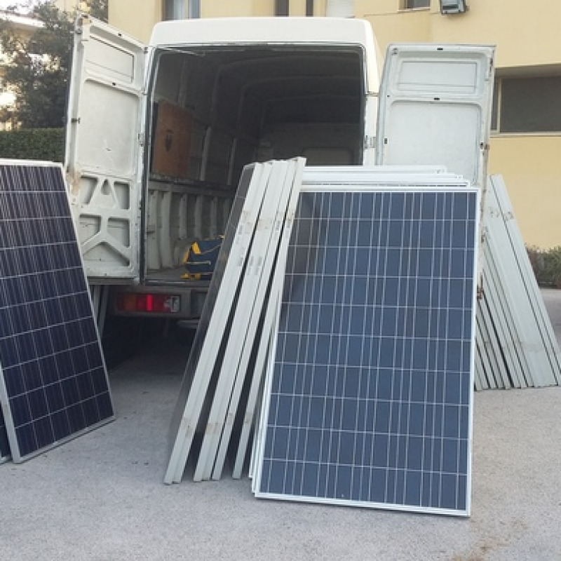 Furti pannelli solari, misure cautelari per 51 persone