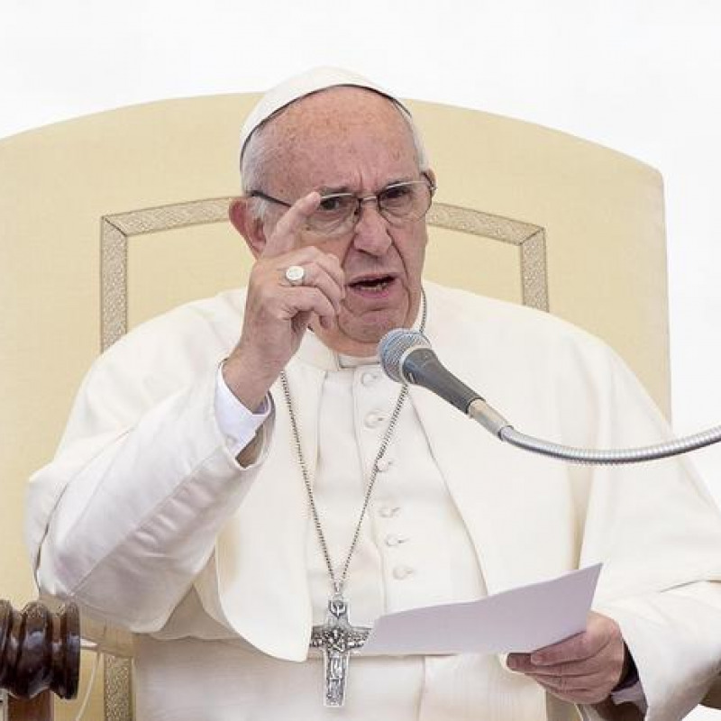 Fine vita, Papa Francesco: 'Moralmente lecito stop cure non proporzionali'