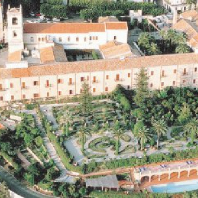 Hotel San Domenico, licenziati i dipendenti