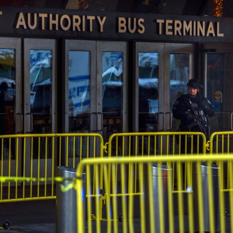 Esplosione a New York, 4 feriti"Tentato attacco terroristico"