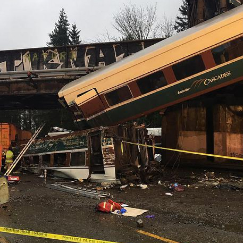 Deraglia treno a Seattle, feriti