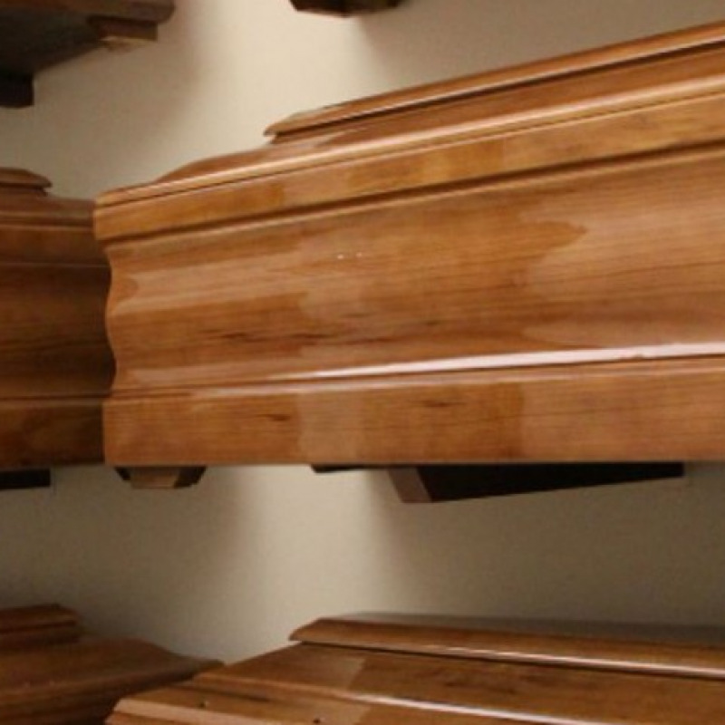 Uccide 3 anziani per ottenere funerali dalle famiglie