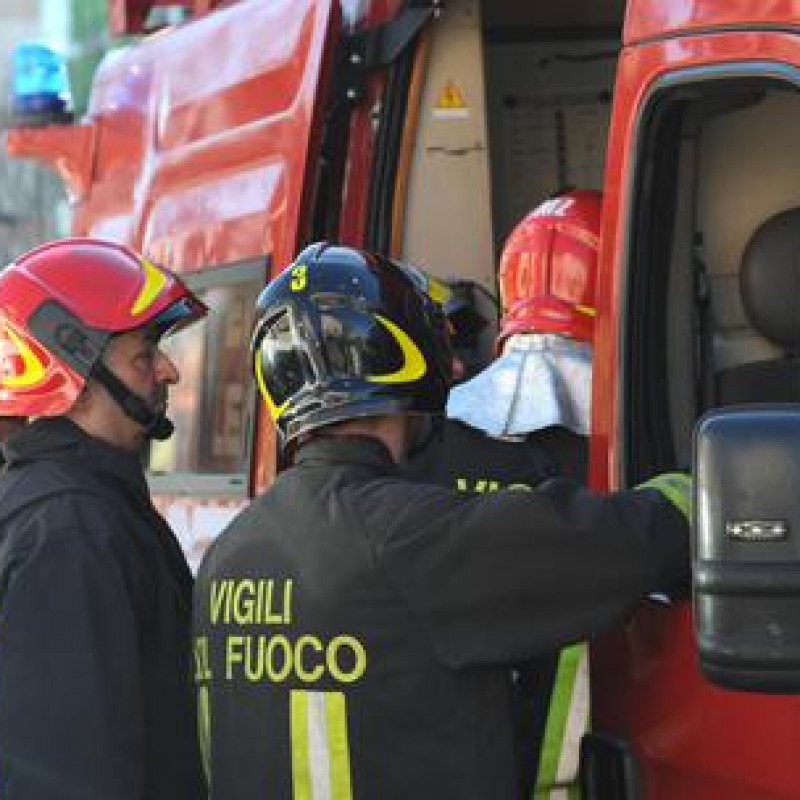 Incendio in casa nel Salernitano, tre morti