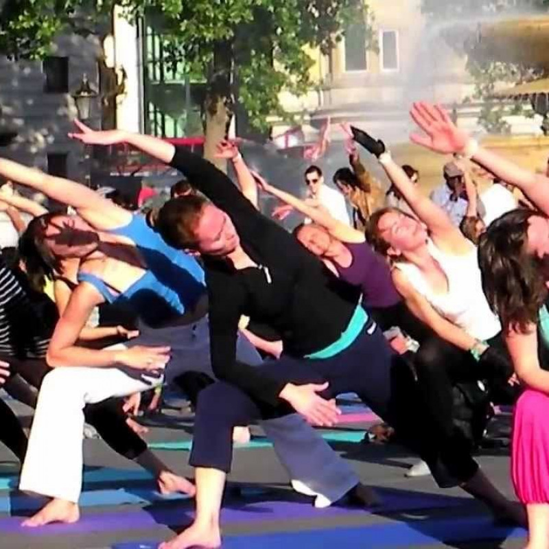Messina, oggi il flashmob yoga