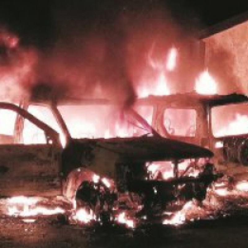 In fiamme l'auto del Presidente della Pro loco di Isca