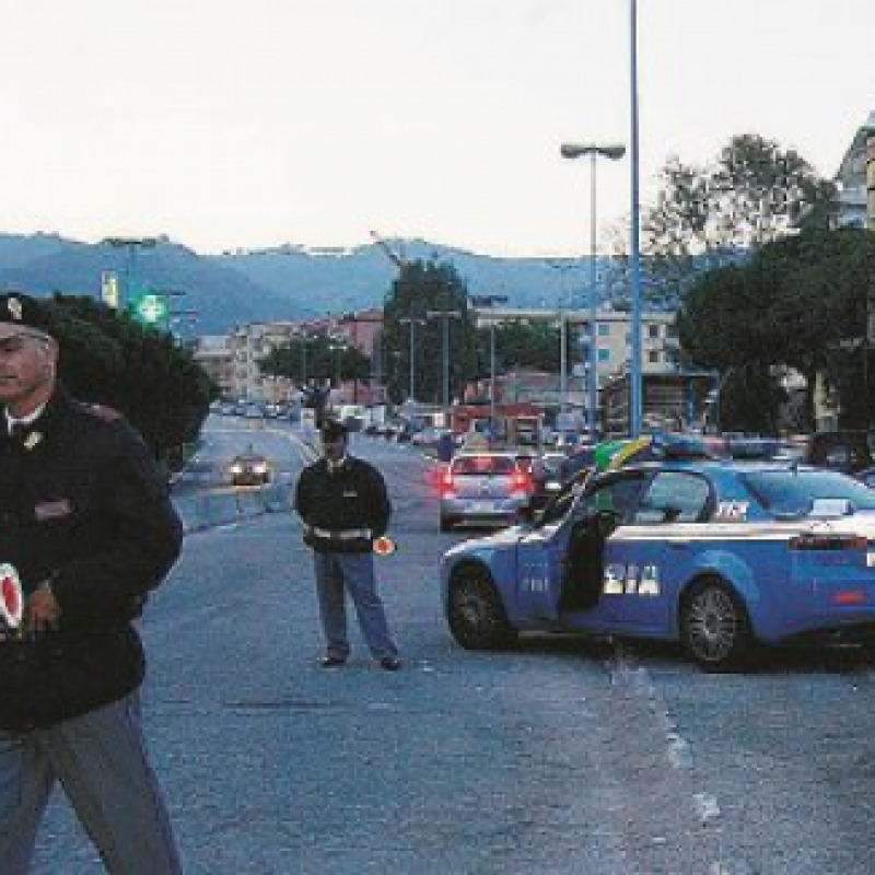 La polizia passa al setaccio il rione Giostra