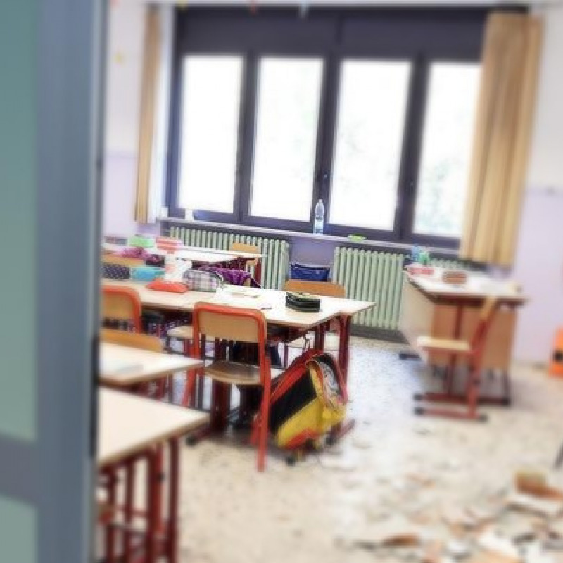 Raid vandali in scuola elementare, rubati pc