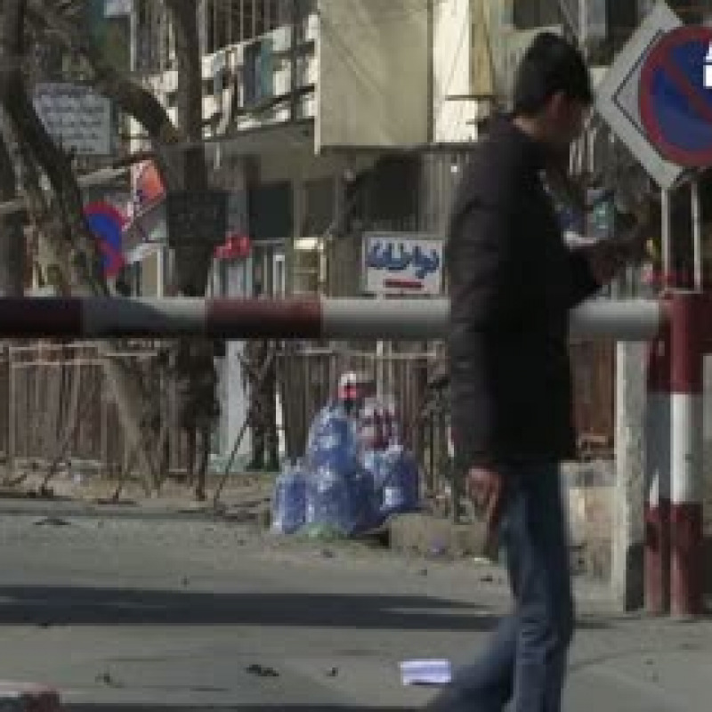 Attacco a Kabul, quasi 100 morti