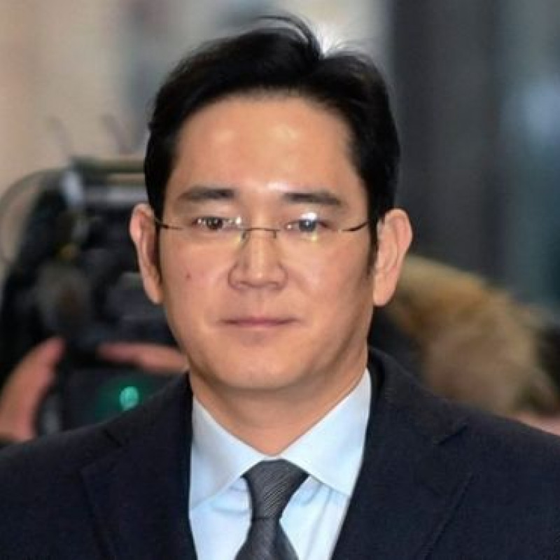 Samsung: pena dimezzata, liberato vice presidente Lee