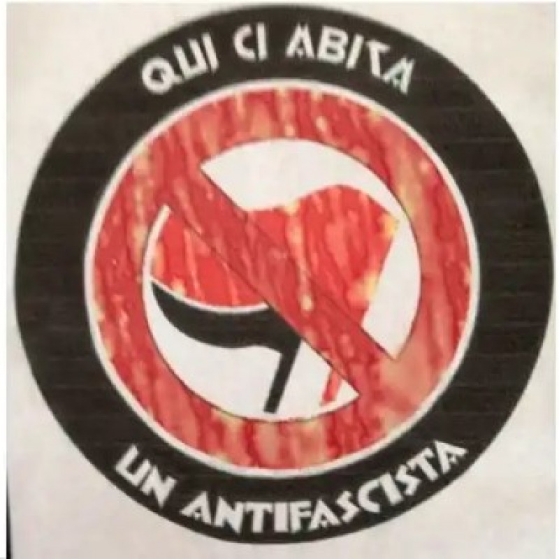 Marchiate case di decine di antifascisti a Pavia