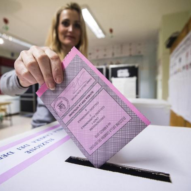 Calabria: voto regolare, alle 12 affluenza al 14,64%