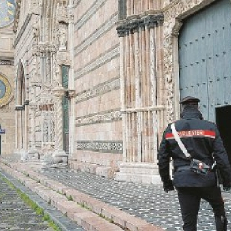 Provano a rubare le offerte del Duomo