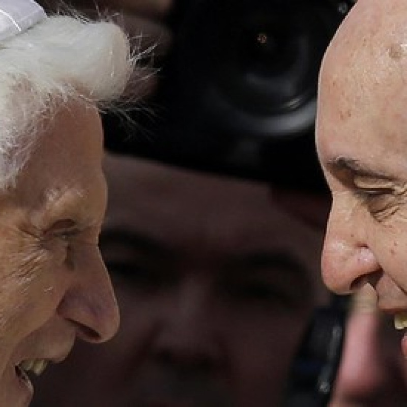 Ratzinger: " Basta stolto pregiudizio contro Bergoglio"