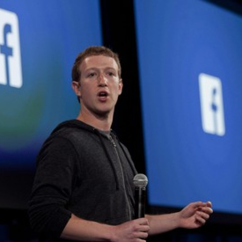 Facebook affonda a Wall Street