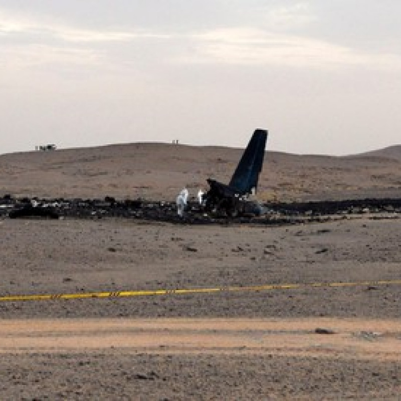 Cade aereo militare, 200 morti