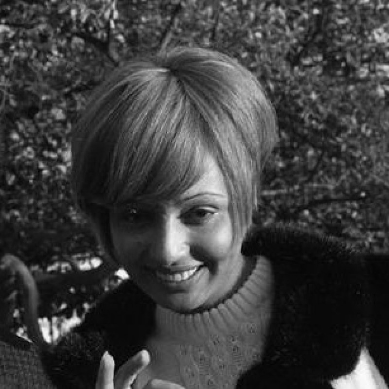 E' morta Lara Saint Paul