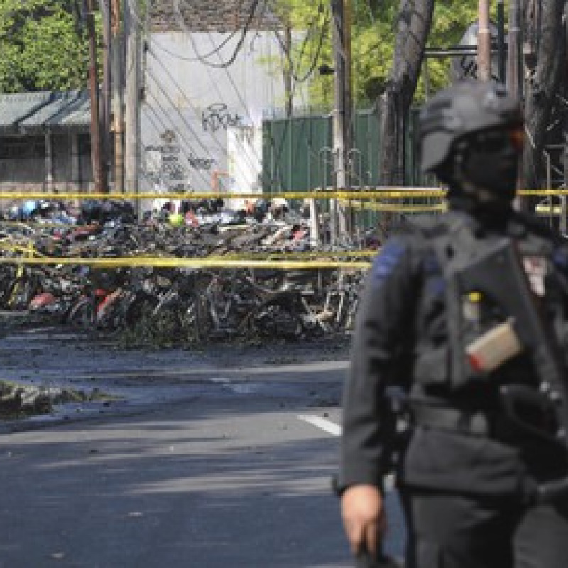 Famiglia kamikaze fa strage di cristiani in Indonesia