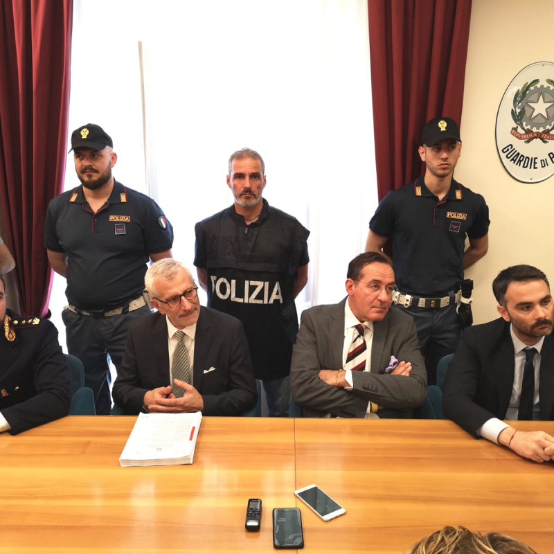 Blitz a Crotone, 6 arresti e 16 denunciati