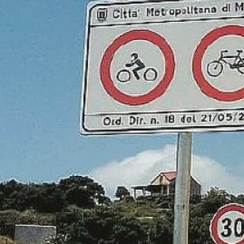 Panoramica, transito vietato a motocicli e bici