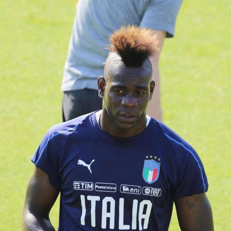 Azzurri: la magglia 9 a Balotelli, 1 a Sirigu