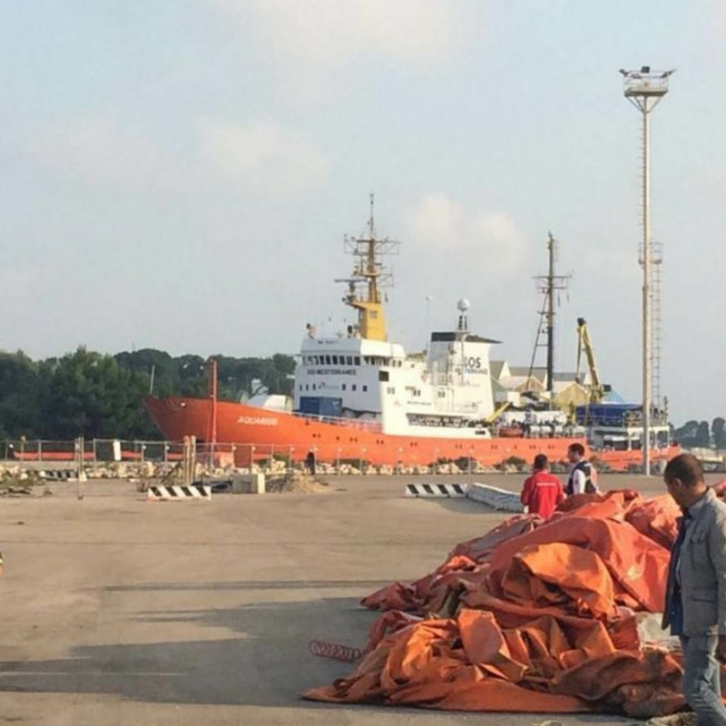 Messina e Napoli dicono no a Salvini: accoglieremo la nave dei migranti
