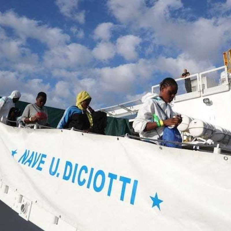 Migranti: in 932 su nave Diciotti, arrivati a Catania