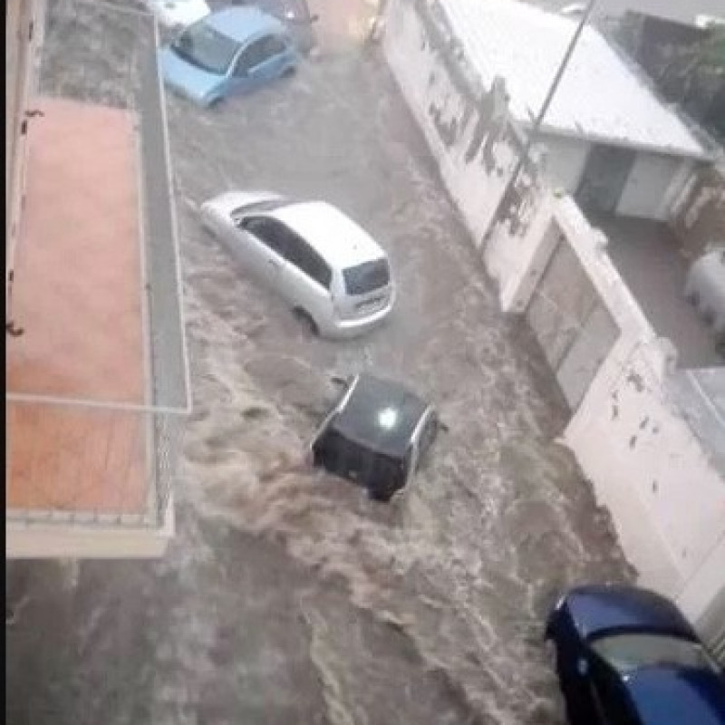 Bombe d’acqua su Messina, torrenti in piena e seri disagi