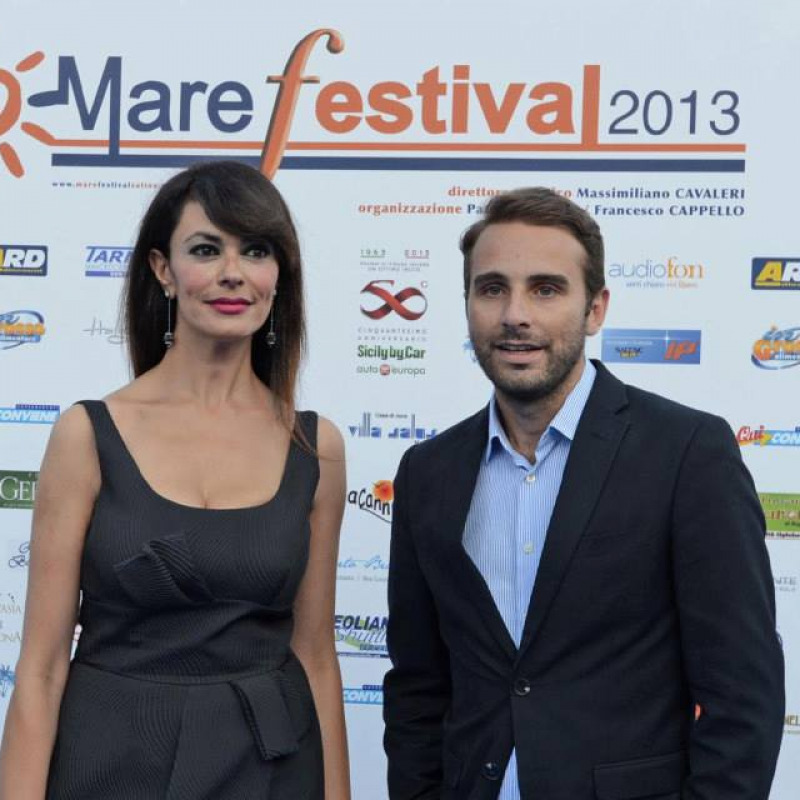 Maria Grazia Cucinotta a Salina per parlare del film su Lamborghini