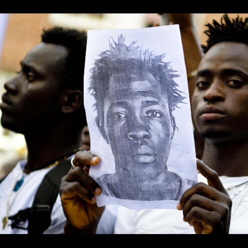 Migrante ucciso: la salma di Sacko partita per raggiungere il Mali