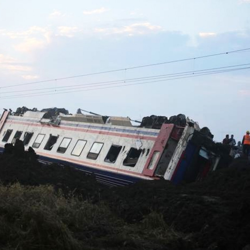 Turchia: treno deragliato, 24 morti