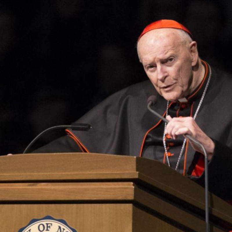 Papa: l'ex arcivescovo di Washington non è più cardinale