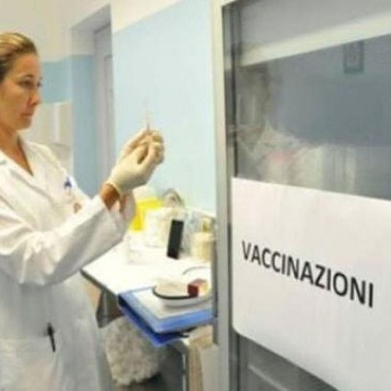 Vaccini: un altro M5S dissente su slittamento obbligo scuola