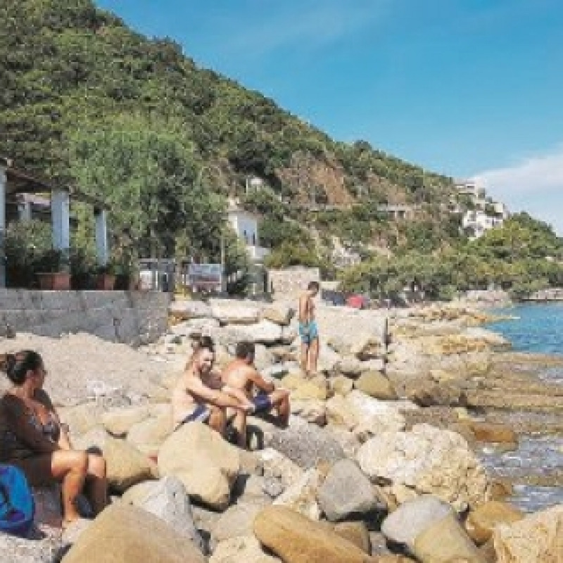 Testa di Monaco, è mobilitazione per la spiaggia inghiottita dal mare
